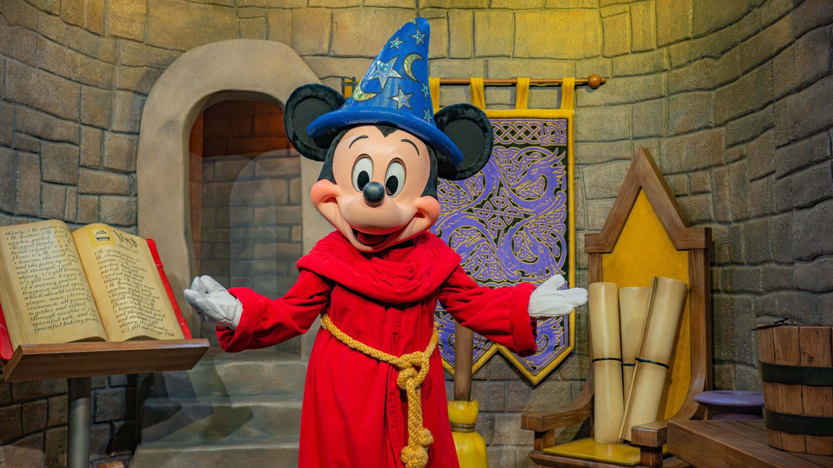 Sorcerer´s Apprentice Mickey Mouse in a welcoming pose in Meet Disney Stars at Red Carpet Dreams
