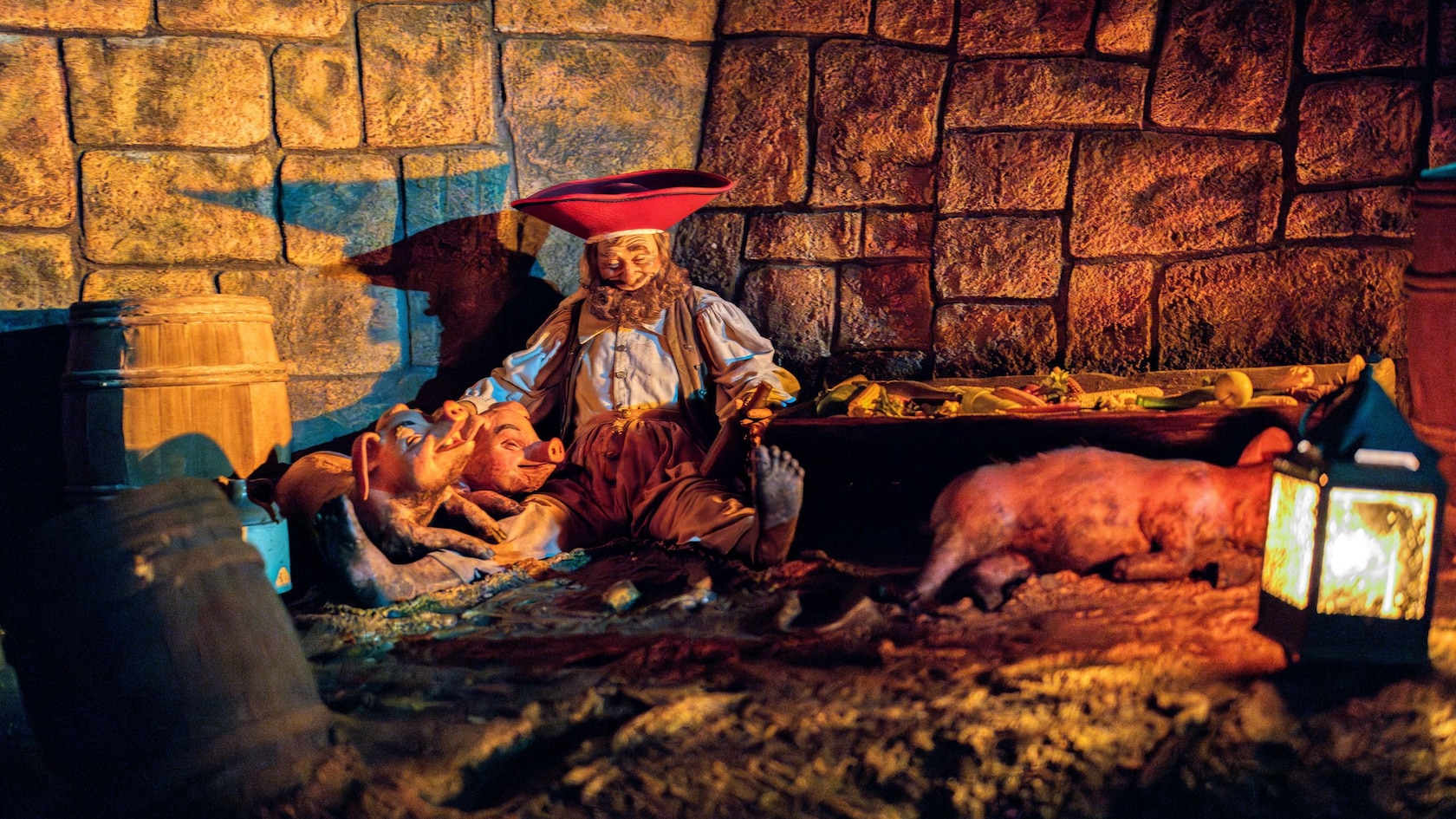 Un pirata descansando en una jaula llena de cerdos en Pirates of the Caribbean