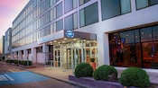 The entrance to the 5 story Hilton London Gatwick Airport