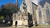 An elaborate statue featuring Christ carrying the cross through a crowd