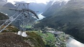 Teleférico no lago Loen em Nordfjordeid, Noruega