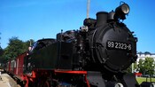 El costado de una locomotora de vapor
