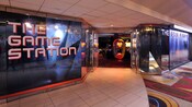 A entrada frontal da The Game Station, um fliperama