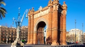 The Arc de Triomf featuring brickwork, a stone sculpture and friezes