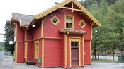 Una antigua estación de tren de tablillas