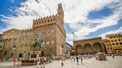 The Palazzo Vecchio bustling with locals and tourists
