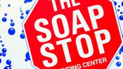 Placa de lavanderia com design de placa de "Pare" com os dizeres "The Soap Stop, Vending Center"