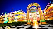 Una rockola gigante, uno de los íconos temáticos de Disney's All-Star Music Resort
