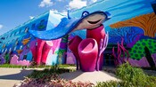 Réplica gigante do Tio Raia do filme da Disney•Pixar Procurando Nemo