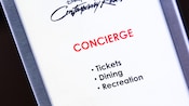 Placa para "Concierge, Tickets, Dining, Recreation" no Disney's Contemporary Resort