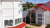 Vue panoramique du Disney’s Grand Floridian Resort & Spa et du lac