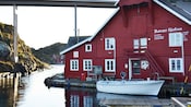 A building on a pier on the island of Røvær