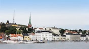 O porto na cidade de Arendal, Noruega