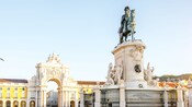 La Praça do Comércio con una estatua del Rey José I a caballo