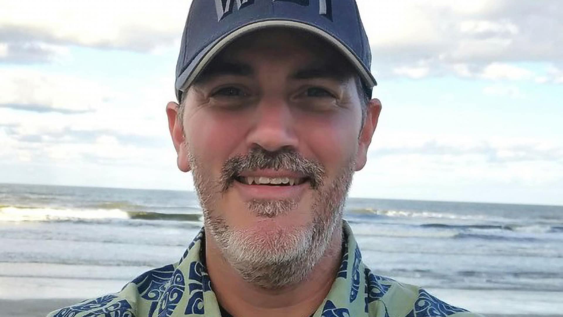 An outdoor portrait of artist Doug Bolly