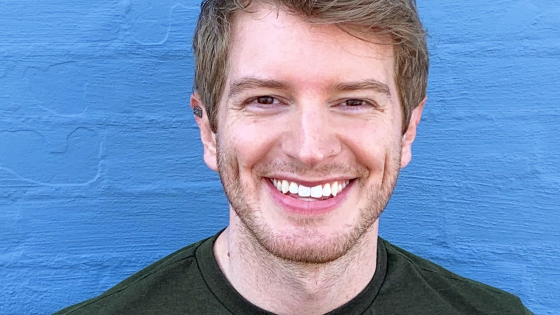 A portrait of artist Dylan Bonner