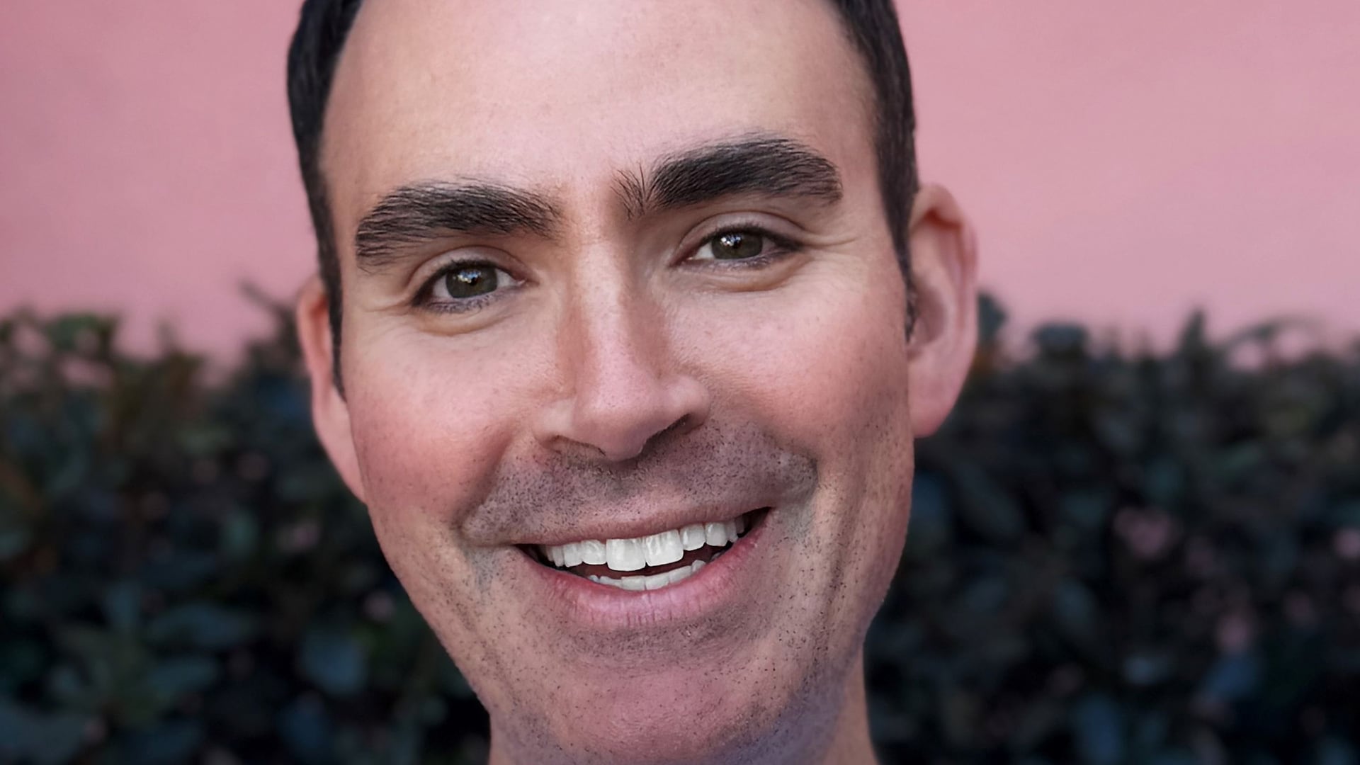 A portrait of artist Jason Ratner