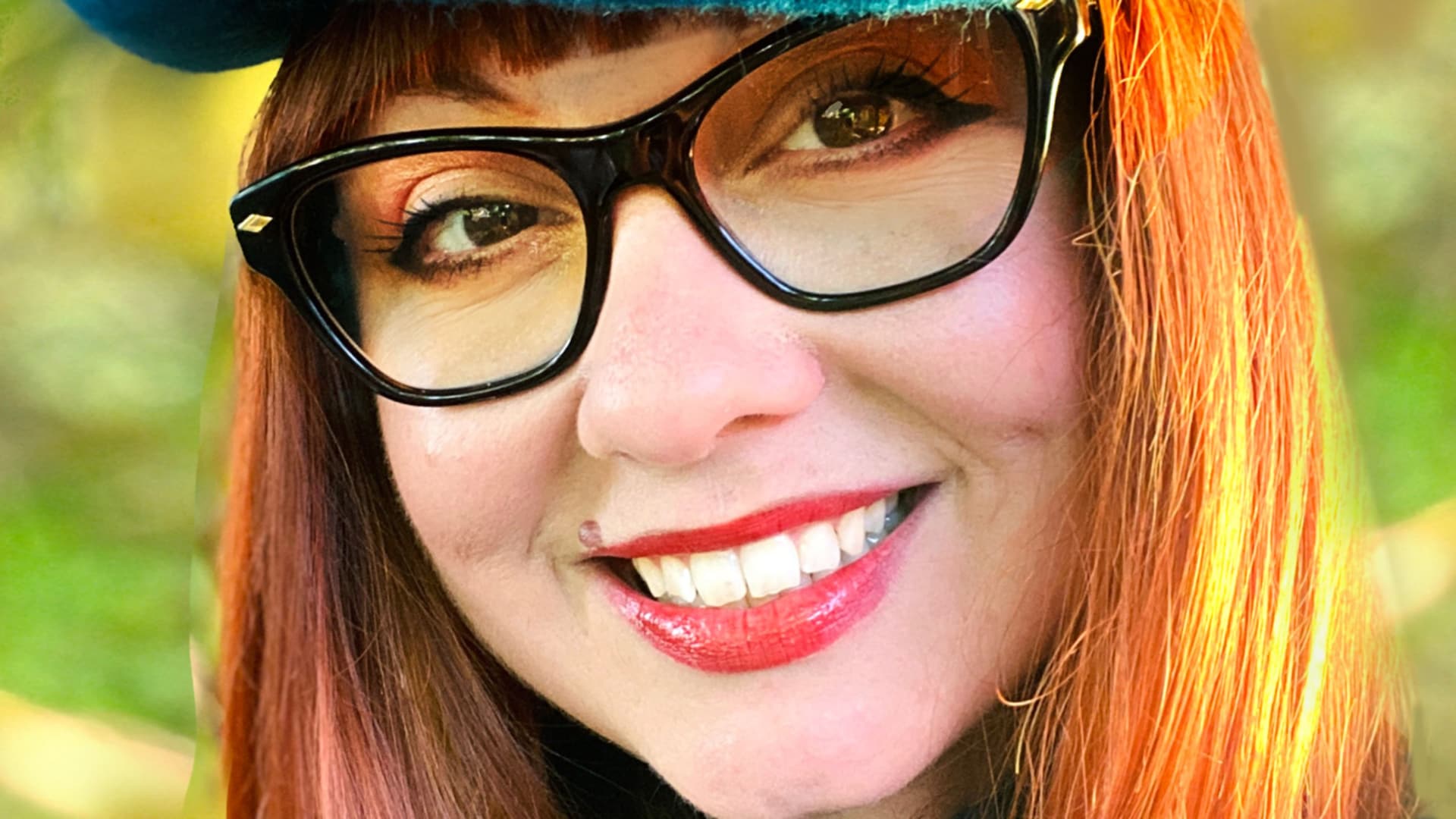 A portrait of artist Miss Mindy