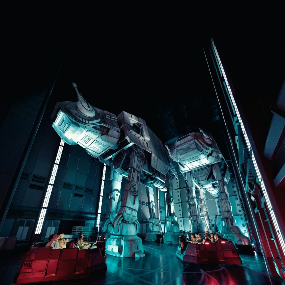 Seated Guests look up at a gigantic robot in Star Wars Galaxy's Edge