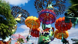 Beneath the whimsical Jumpin Jellyfish parachutes, Guests soar over Paradise Pier