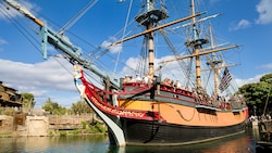 Sailing Ship Columbia in the Rivers of America waters