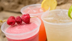 Tres cócteles especiales disponibles en Thirsty River Bar & Trek Snacks incluyen Durbar Margarita, Himalayan Ghost y Khumbu Icefall