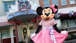 Minnie Mouse strikes a pose in front of Hollywood and Vine wearing party attire