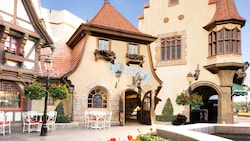 The entrance to the Volkskunst shop at Epcot