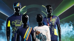 Compra productos inspirados en TRON en Tomorrowland Launch Depot, en Magic Kingdom Park, cerca de Orlando, Florida.
