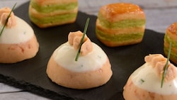 3 servings of lobster bisque mousse and 3 pieces of dill brioche