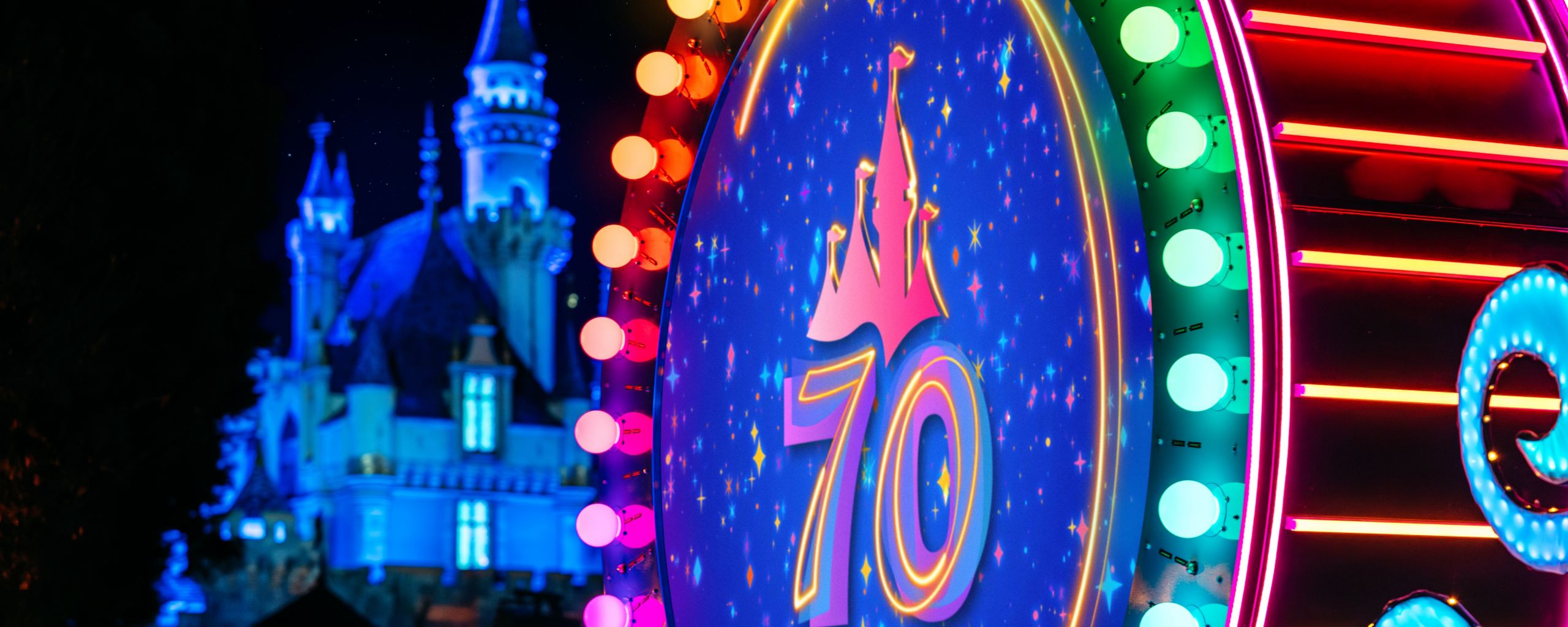スピジャ　DISNEYLAND RESORT 70TH CELEBRATION Celebrating Disneyland's 70th Anniversary | Disneyland Resort
