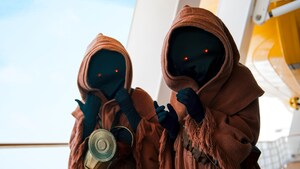 2 Jawas standing together