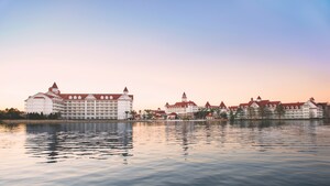Disney’s Grand Floridian Resort and Spa frente a Seven Seas Lagoon