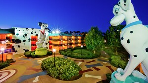 Las estatuas de Perdita y Pongo sobresalen en Disney's All-Star Movies Resort