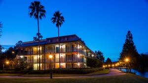 Disney’s Port Orleans Resort French Quarter, a 3 story building surrounded by a walkway and adjacent to the Sassagoula River