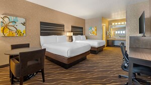 A Best Western Plus Park Place Inn & Mini Suites Standard Double room with 2 beds, a dinette set, a bathroom, a sink, a TV and a desk 