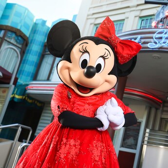Minnie Mouse strikes a pose in front of Hollywood and Vine wearing her holiday best