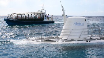 Un paseo en bote a bordo de un submarino abordado