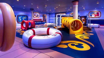 A large indoor play area with tubes in Mickey and Minnie Captain’s Deck on the Disney Wish