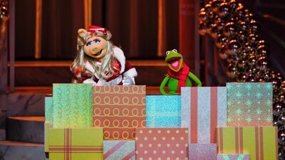 Miss Piggy and Kermit onstage at the Disney Holidays in Hollywood show