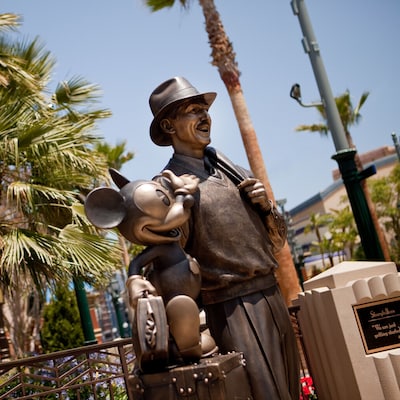 A bronze statue of Walt Disney and Mickey Mouse at Disney California Adventure Park