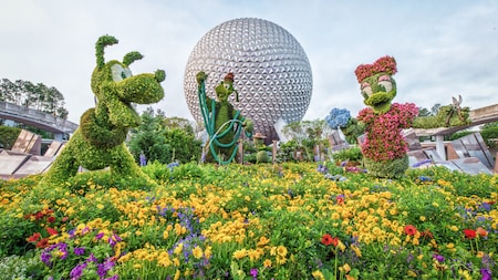A Topiary Garden At Epcot Features Pluto Daisy Duck And Goofy As Gardeners