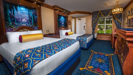 Une chambre avec thème royal à l’hôtel Disney’s Port Orleans s’inspire du film Princesse Tiana et ses amis