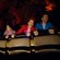 Visitantes sonrientes mientras pasean en Indiana Jones Adventure