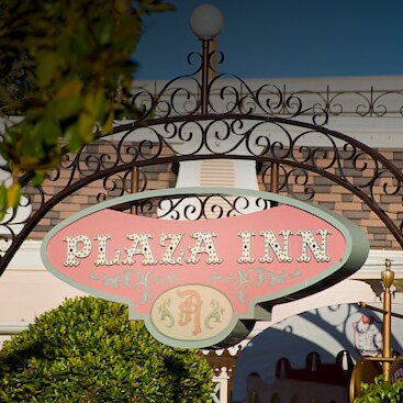 An archway with a sign saying ‘Plaza Inn’