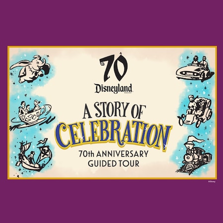 Un letrero con el logotipo de la Celebración del 70.º Aniversario de Disneyland y bocetos artísticos de varias atracciones clásicas de Disneyland con el siguiente texto: “Un Recorrido Guiado por la Historia de la Celebración del 70.º Aniversario”