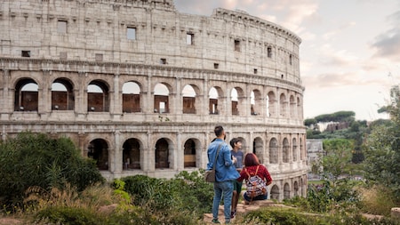 4 Guests admiring the exterior of the Colosseum in Rome, Italy