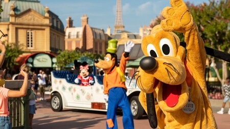 Parc Thematique Epcot Walt Disney World Resort Dingo (en anglais goofy goof ou simplement goofy) est un chien anthropomorphe, compagnon de mickey mouse, imaginé par walt disney dès les années 1930. walt disney world resort