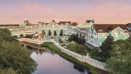 beach-club-resort-16x9.jpg?1611941149178