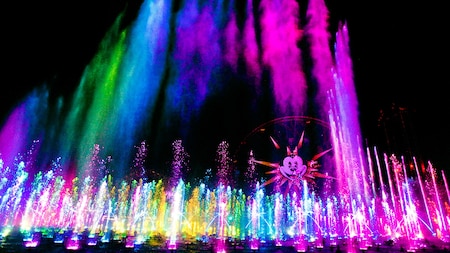 Mist streams, exploding fountains and dancing lights during World of Color